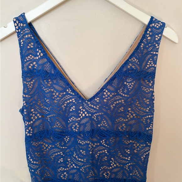 Bebe Betsey Stretchy Blue Lace Overlay Bodycon Mini Dress - Picture 4 of 10